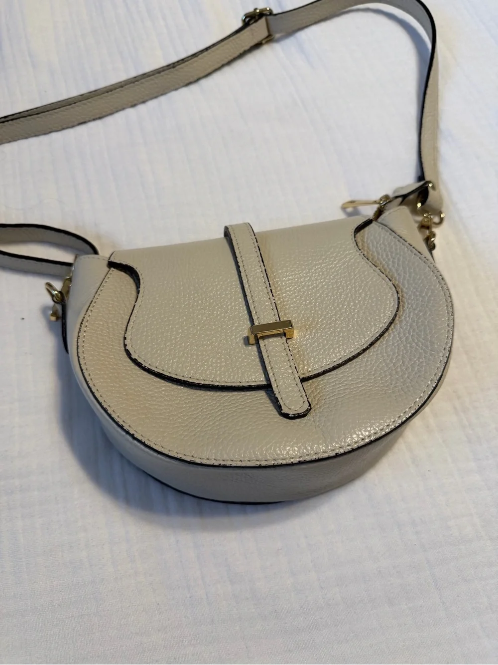 Elegant Cream Saddle Crossbody Bag - Italian Leather